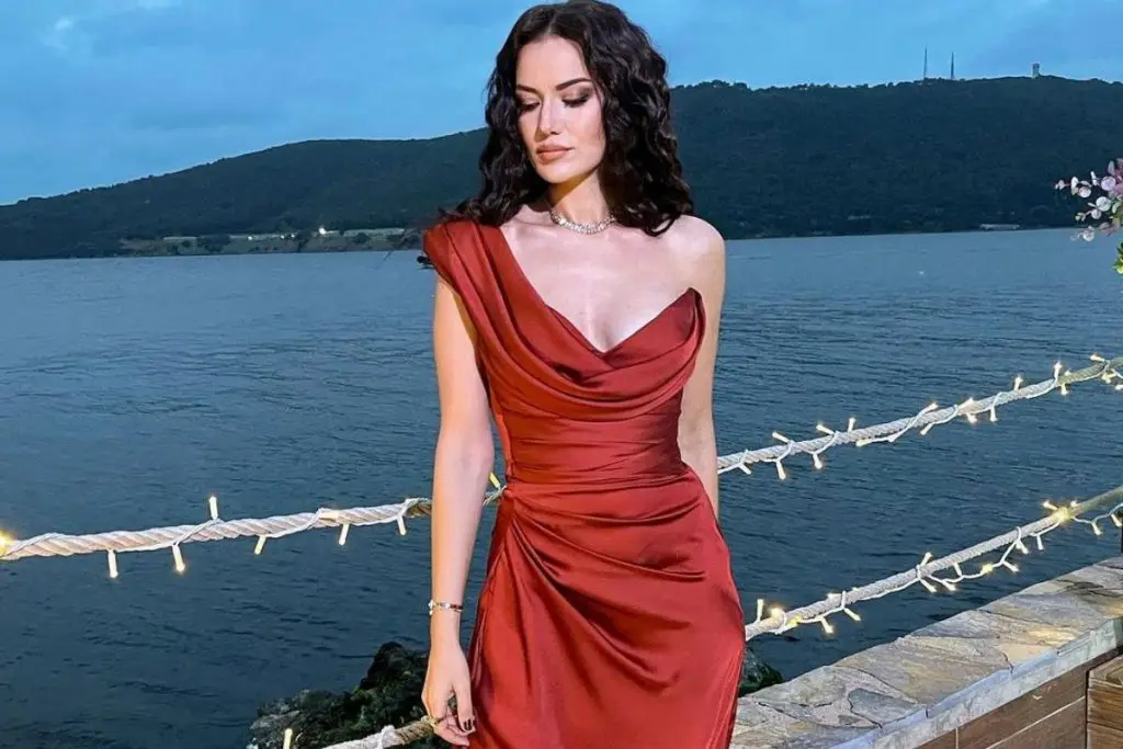 Fahriye Evcen kaç yaşında? Fahriye Evcen estetikli mi?